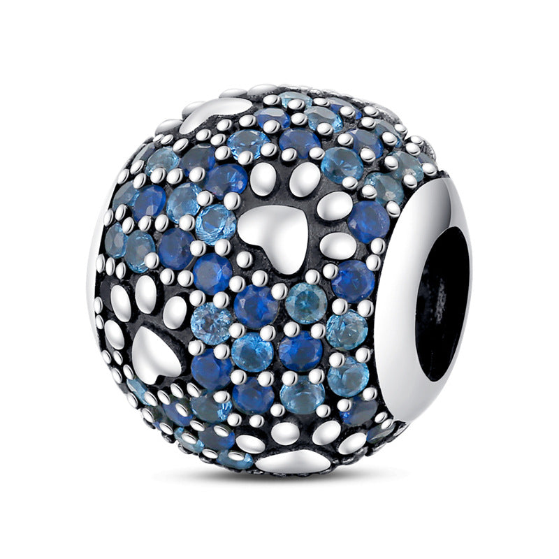 Bracelet bricolage avec un pendentif et des perles d'impression de patte mignon