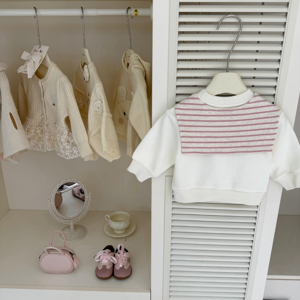 Ensemble de pantalons à fond de ventre rayé et de weater fille bébé