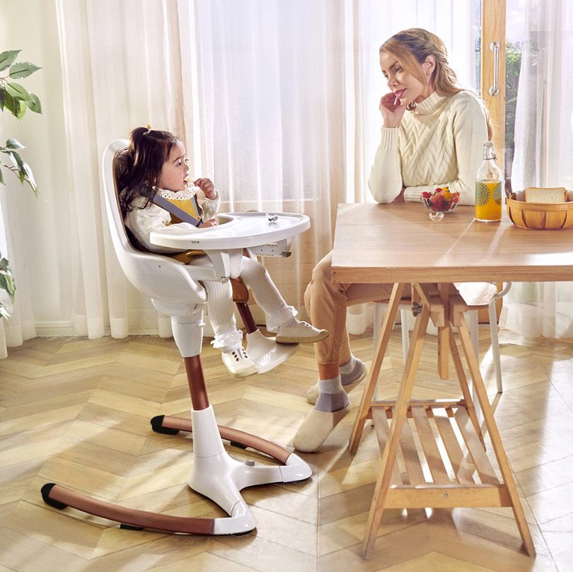 Chaise à manger bébé de luxe avec hauteur de siège réglable et plateau amovible