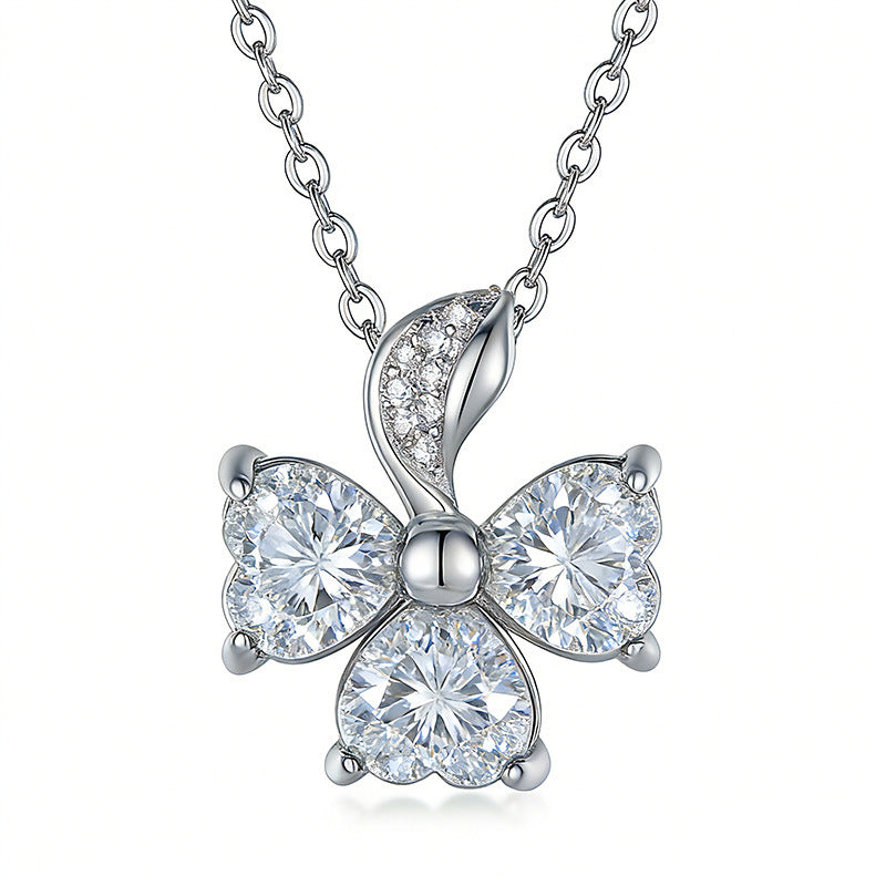 S925 Argent Sterling 3-Leaf Clover Moissanite Collier 3pcs 6x6mm Pierres coupées au coeur GRA Cer