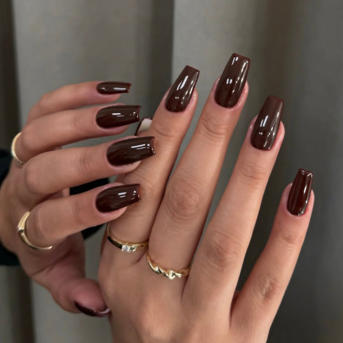 Marron foncé à la main ongles portables style court Conseils de ongles
