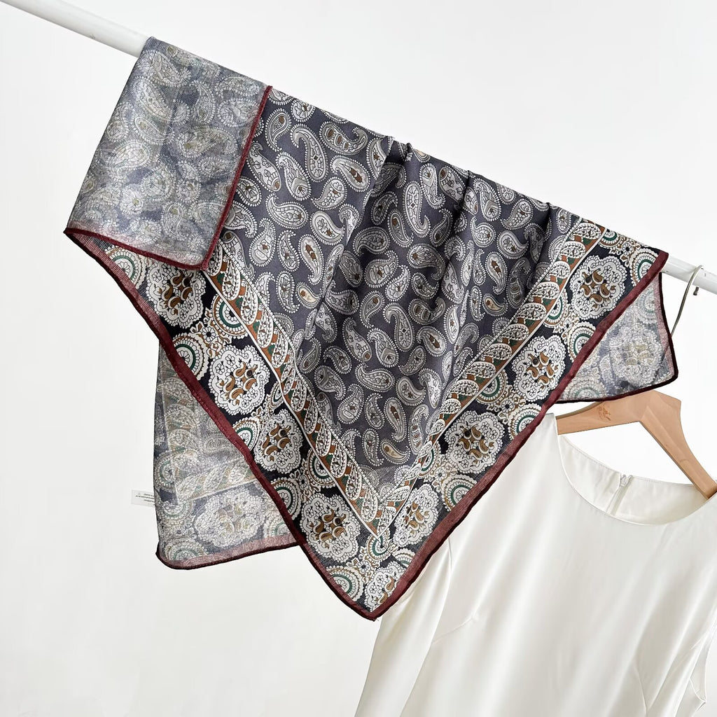 Vieille écharpe de cou pour femmes printemps et automne