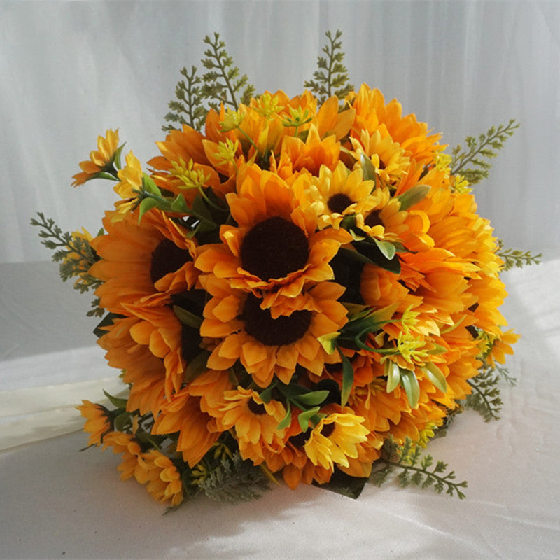 Fournitures de mariage Petit Bouquet de mariées tenant des fleurs