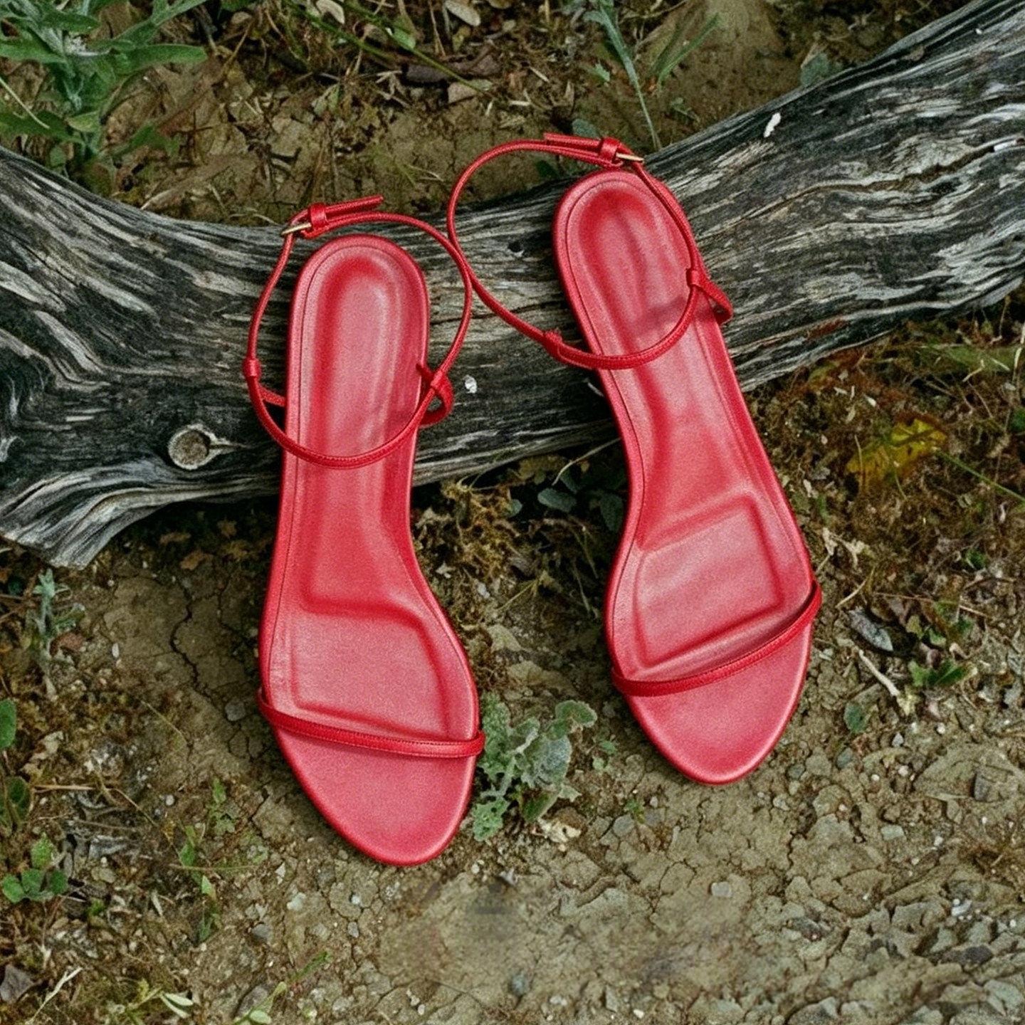 Sandales plates élégantes pour femmes avec une seule sangle
