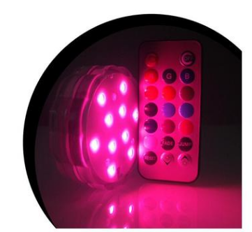 Les lumières sous-marines colorées mettent en lumière les lumières de télécommande