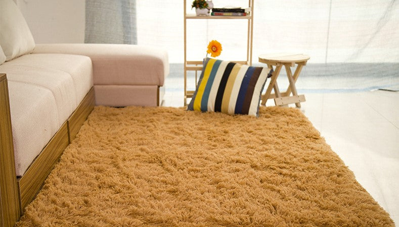 Salle de séjour table basse chambre lit côté lit non-dérapant peluche tapis