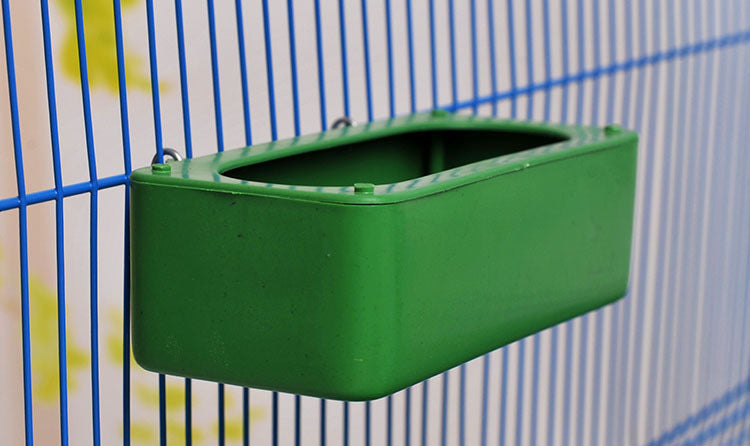 Conteneur alimentaire pour oiseaux suspendus résistant aux éclats