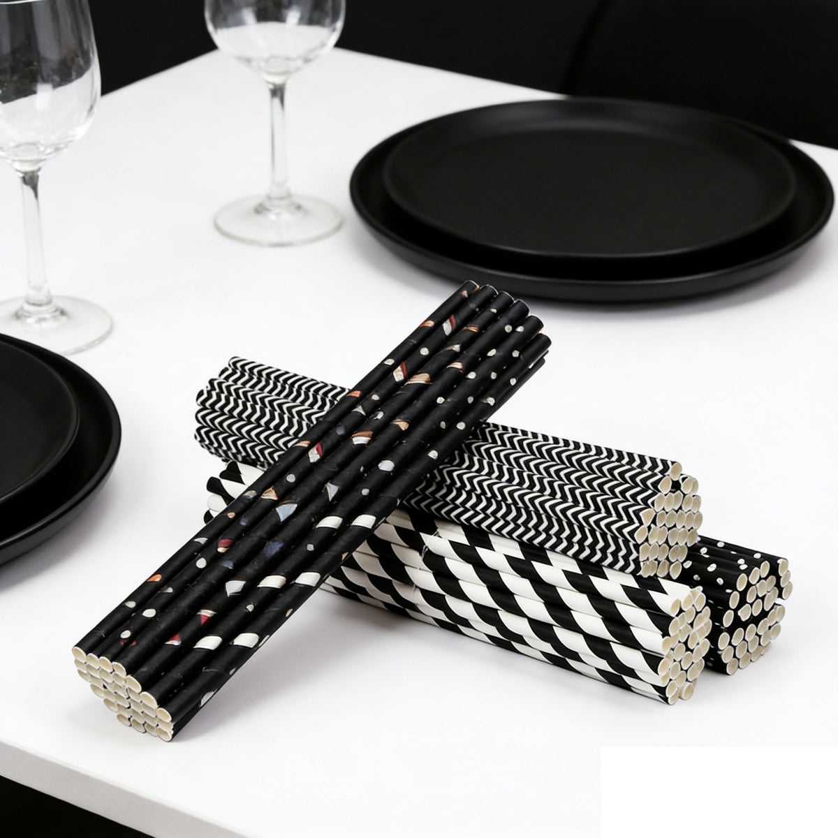 120 Colorful Straws - 4 Different Black Designs - Festive Straws for Graduation Celebrations
