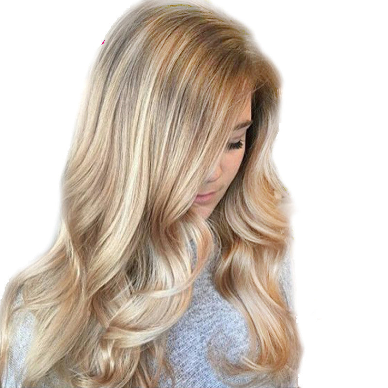 Femmes de longueur moyenne avec grandes vagues et cheveux bouclés