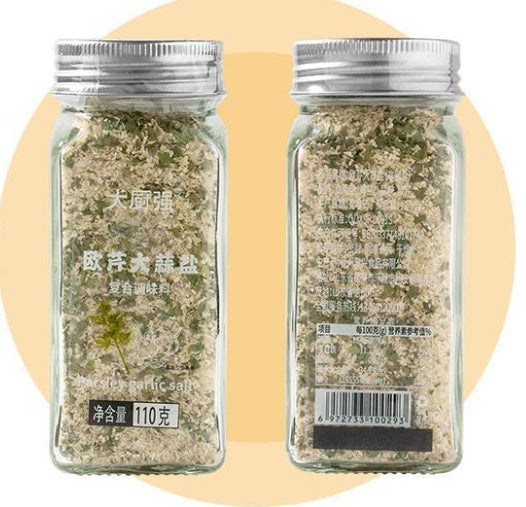 La poudre d'assaisonnement à l'ail et au sel de persil améliore Le parfum des plats légers