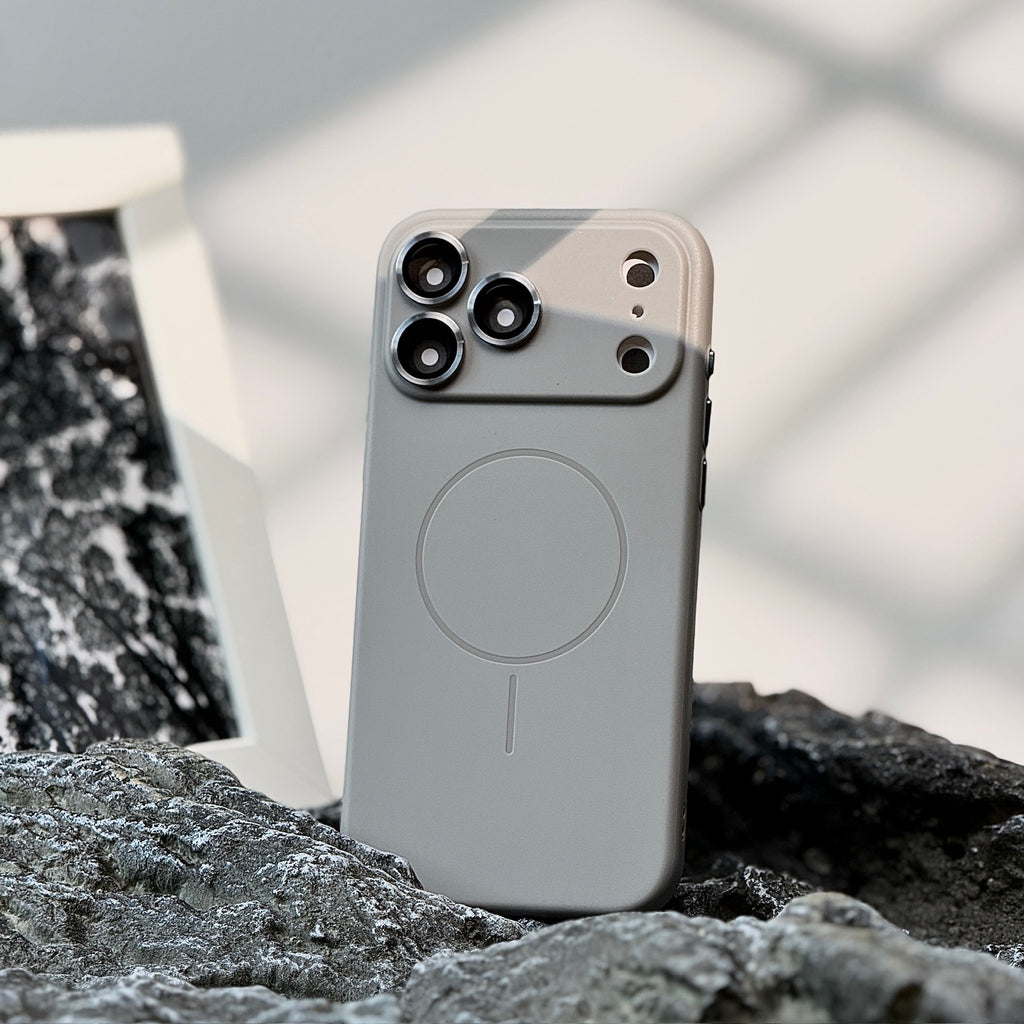 Skin Frosted Feeling Magnetic Suction Telephone Case Protecteur Lens All-inclusive Drop-resista