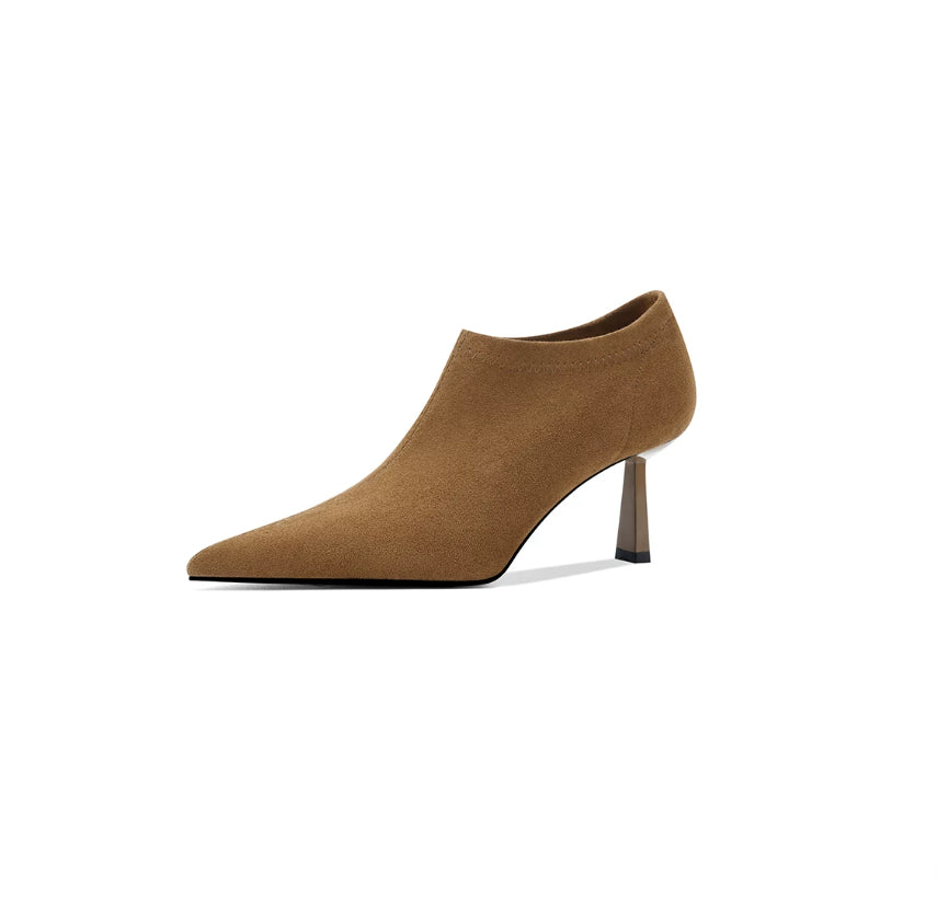 Arrivées de printemps Pompes polyvalentes Stiletto et bottes de cheville avec une boîte d'orteils profonde pour le Commu