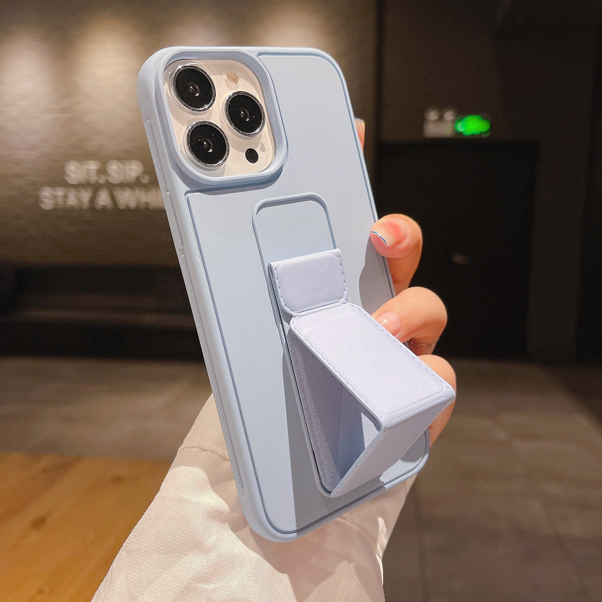 Drop-proof folding case for folding phone