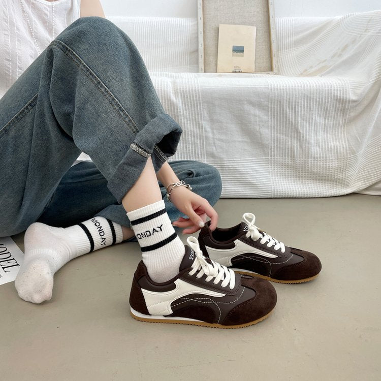 Coréen version de chaussures d'entraînement allemandes pour les étudiantes dans les sports et les loisirs