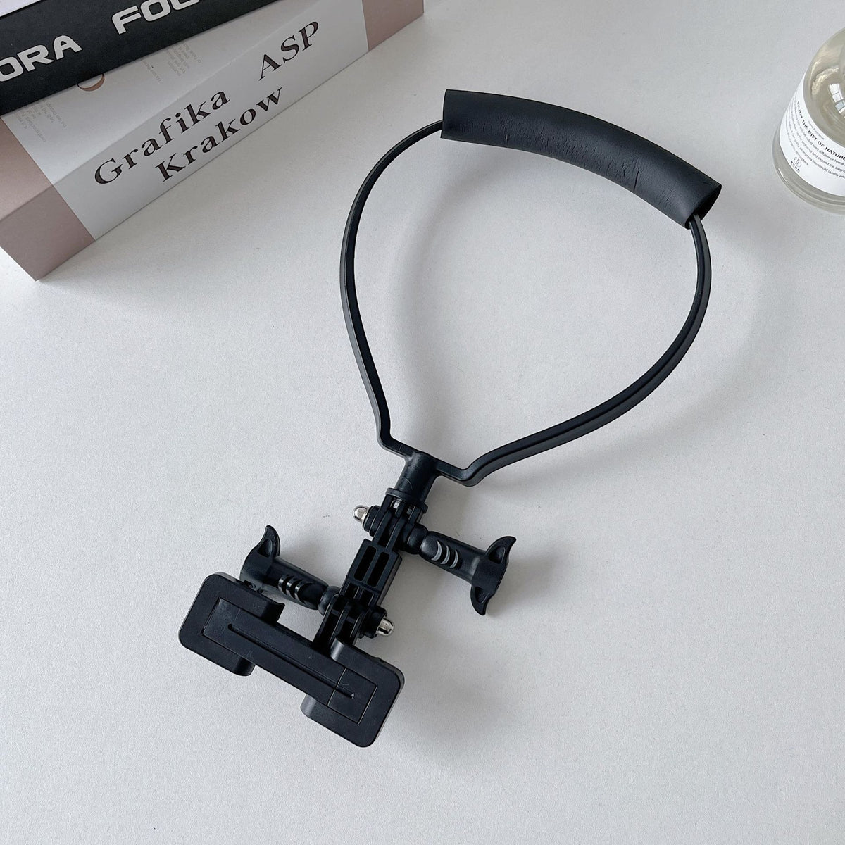 Horizontal and vertical cell phone lanyard/necklace holder