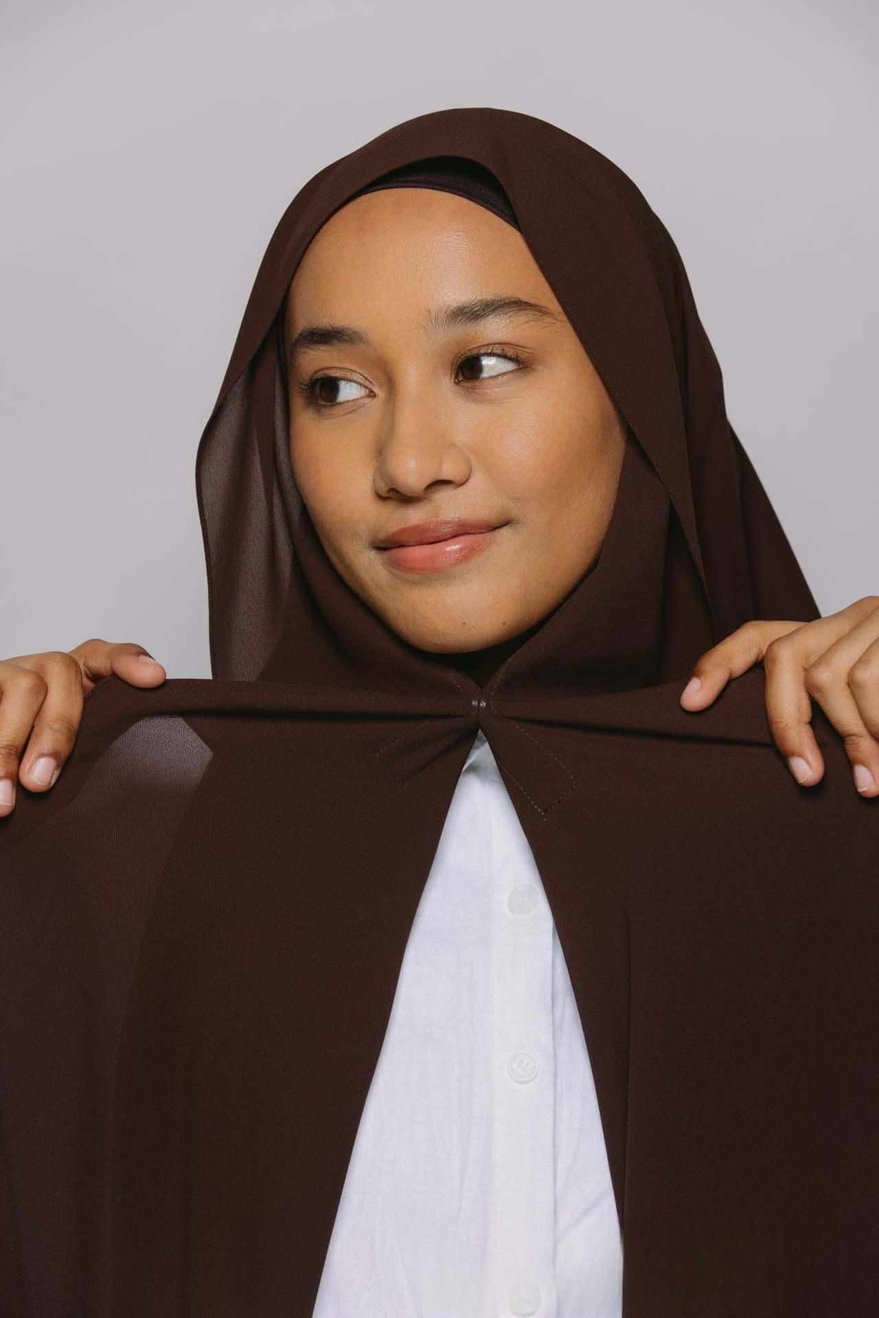 Le foulard pratique avec un aimant intégré