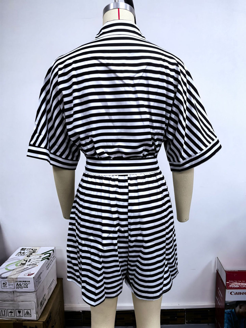 Costume rayé pour femmes