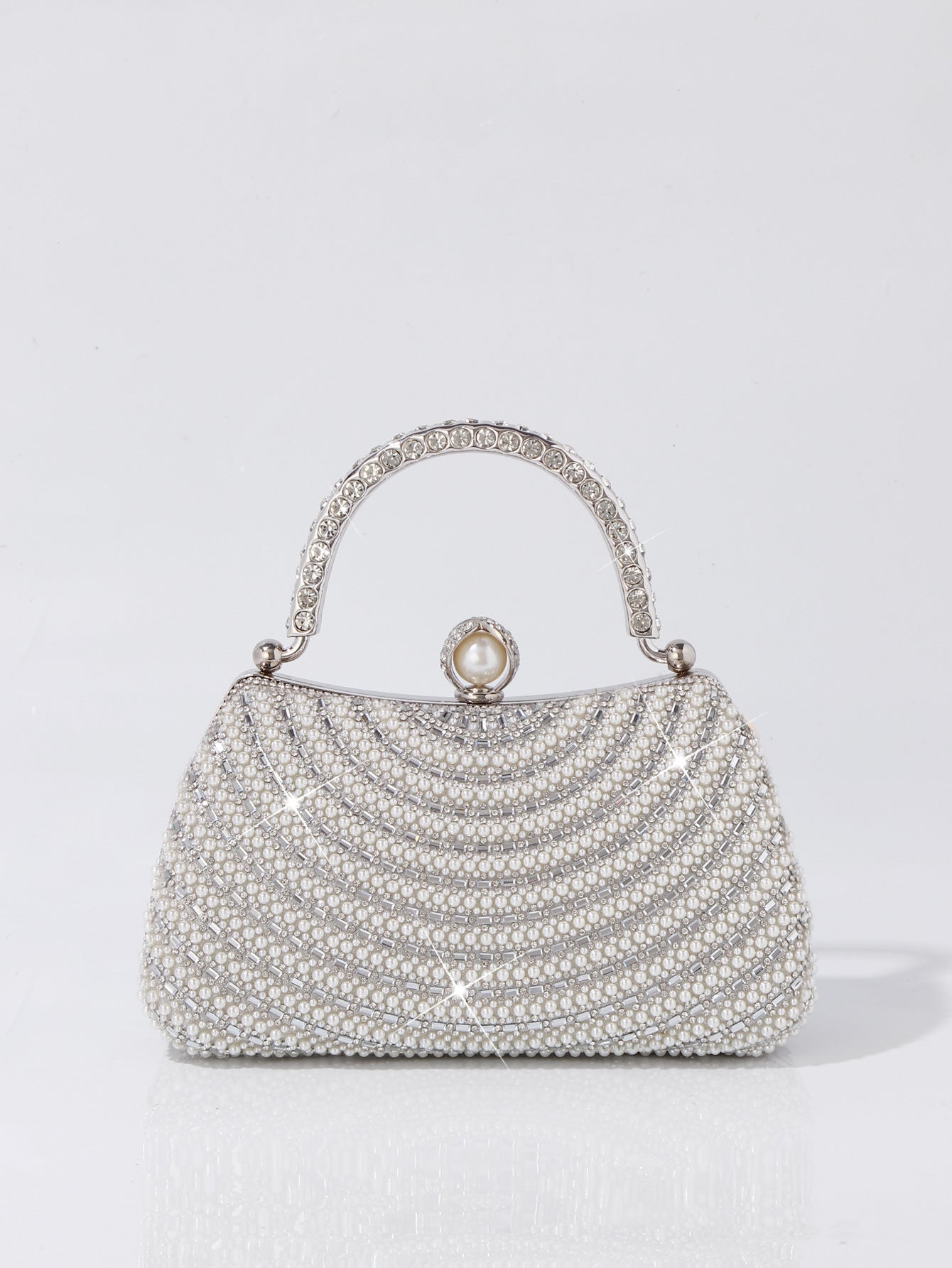 Assainissement du banquet avec perles et diamants