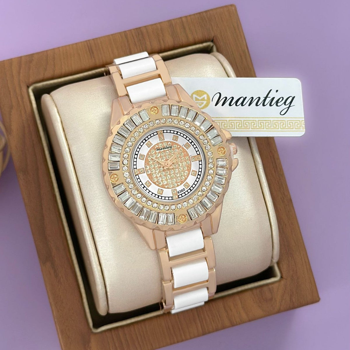 Montre Quartz avec cadran étoilé et lunette incrustée de diamants