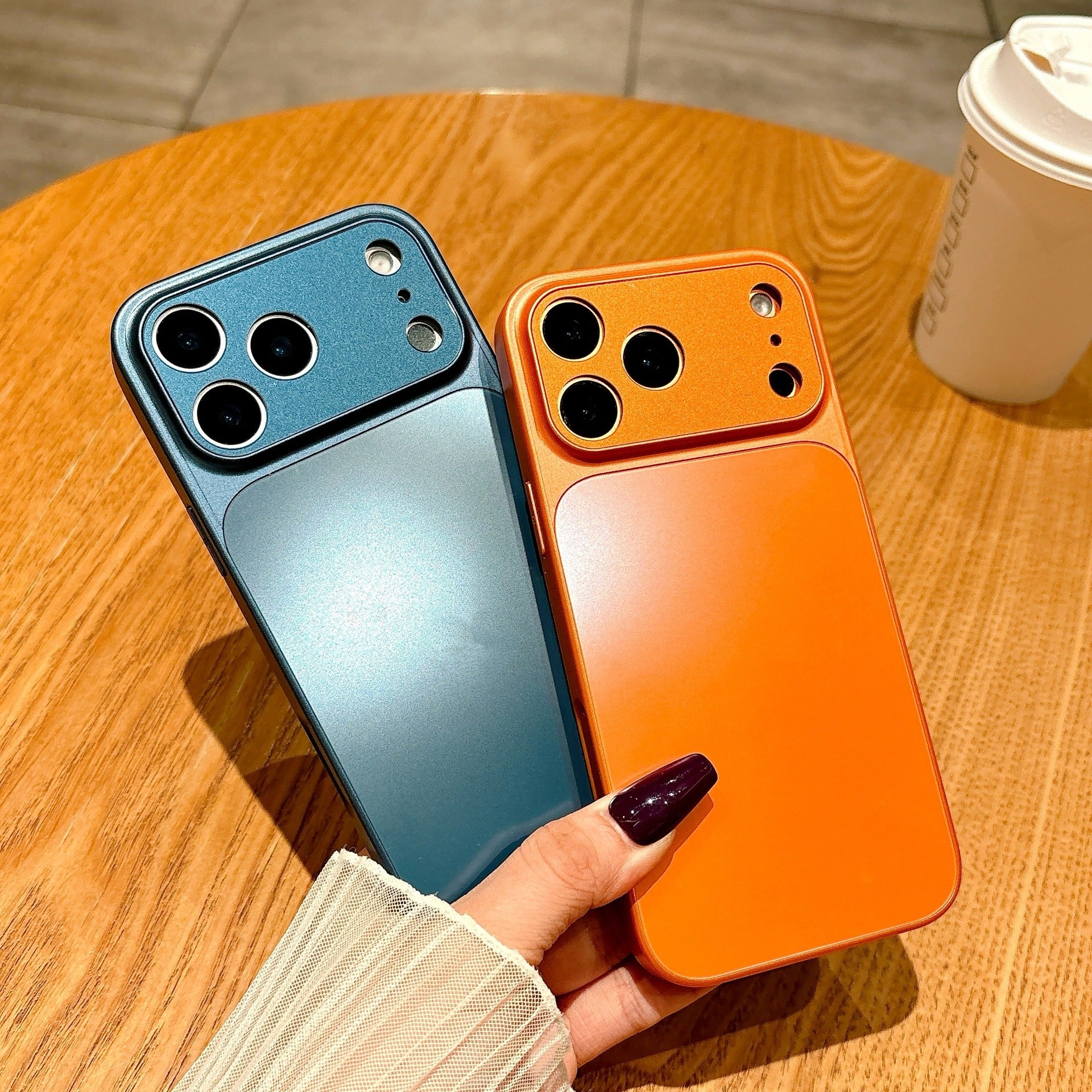 Boîtier grand format pour iPhone avec une finition douce et résistante à la chute
