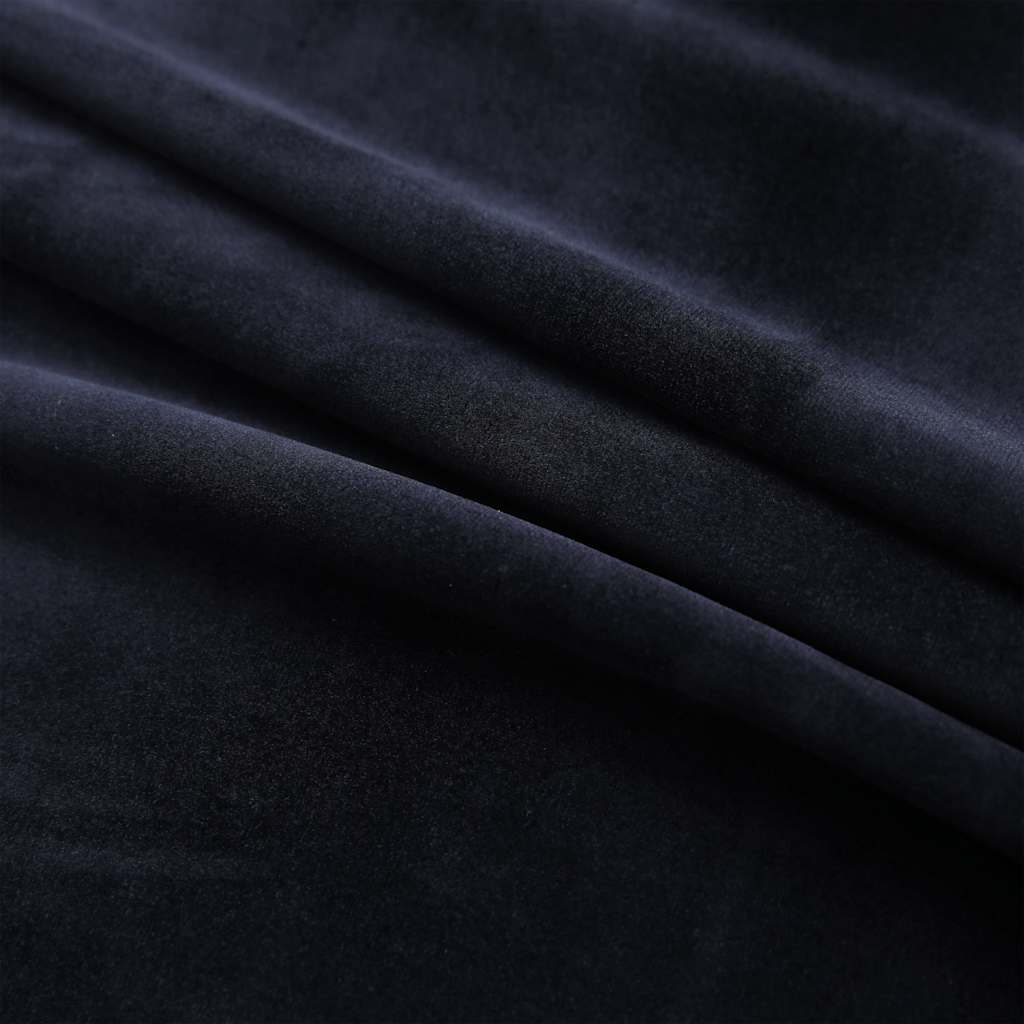 Rideaux noirs avec oeillets