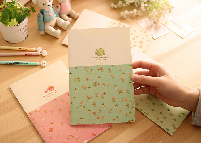 Fournitures scolaires prix étudiant petit cahier portable