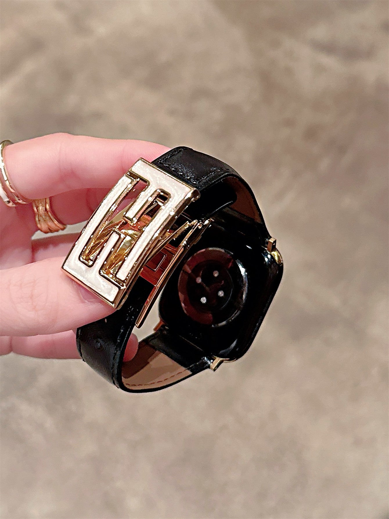Fermoir magnétique double-F pour bracelets de montres