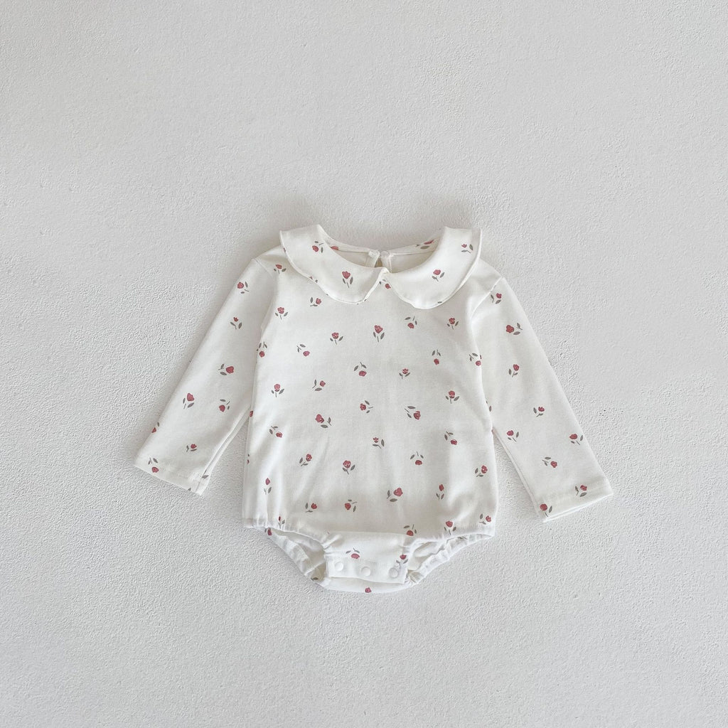 Collier de poupée de petite fille à manches longues
