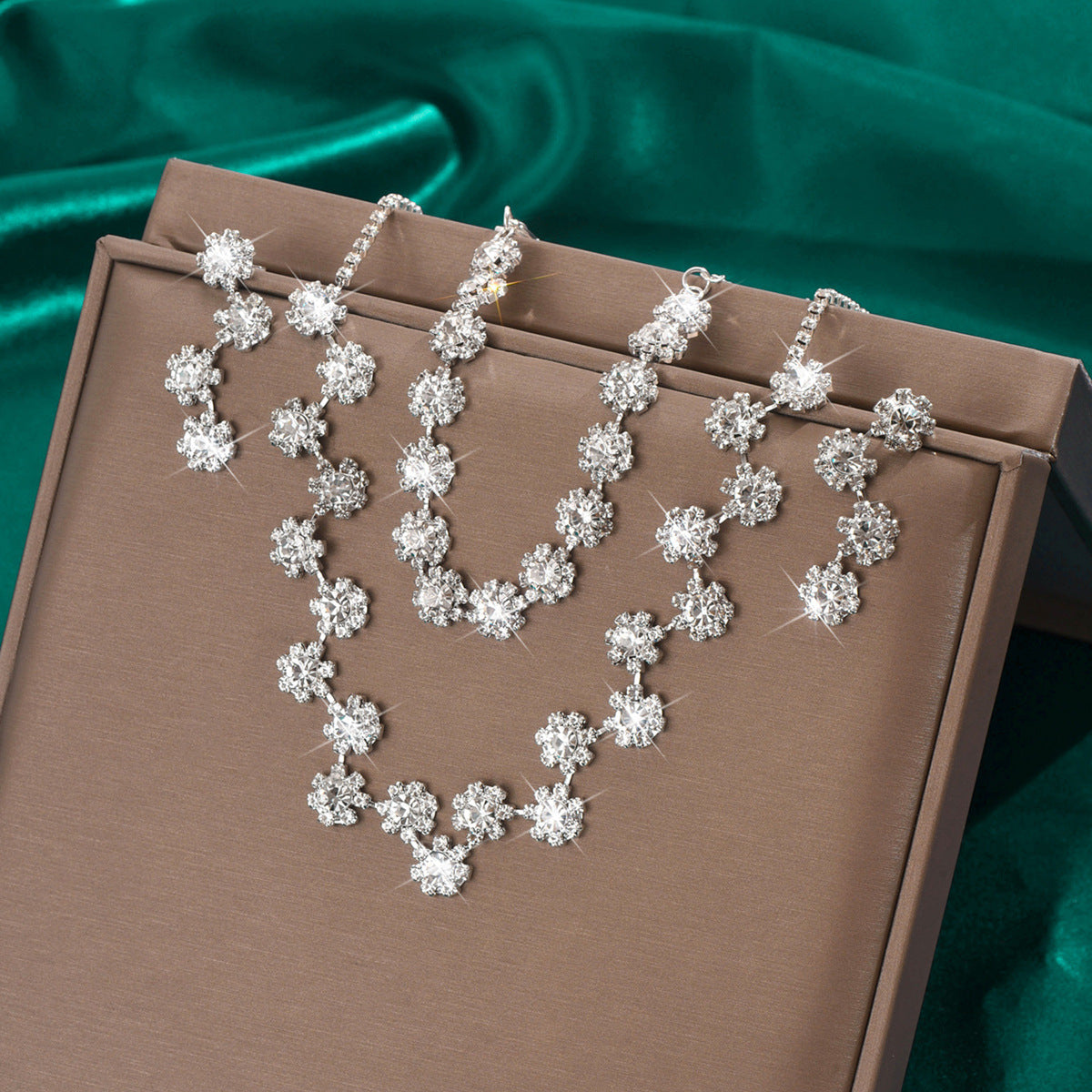 Collier de fleur de diamant plein style français