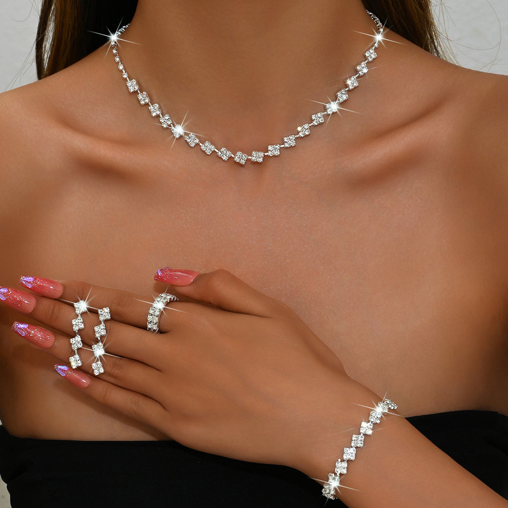 Collier géométrique carré Zircon à chaîne de pinces à chaud