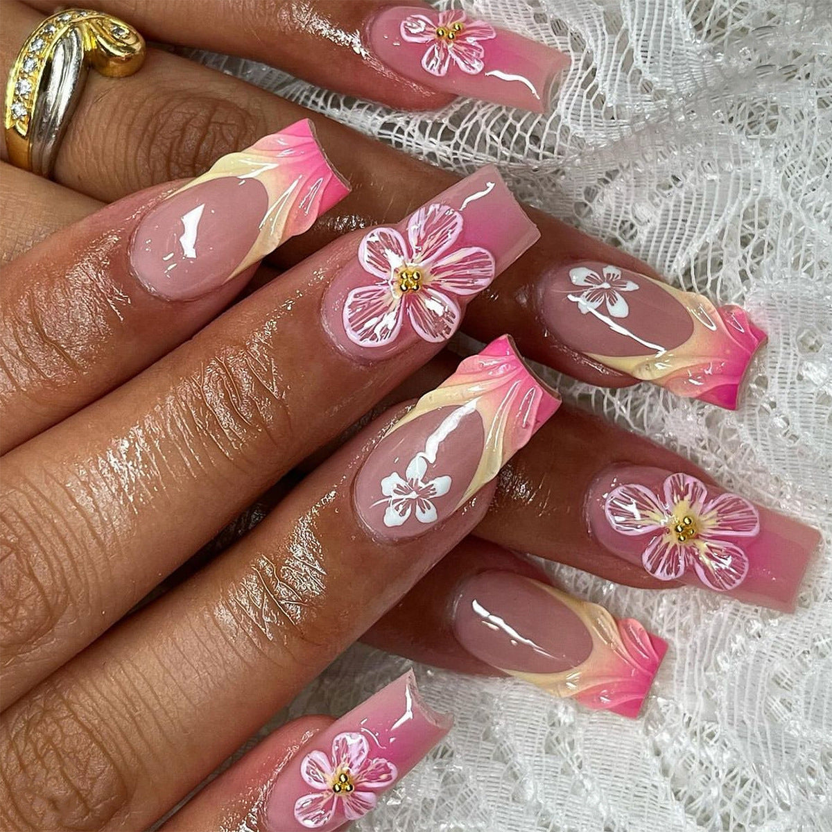 Court Ombre Square Nail sur les ongles de presse