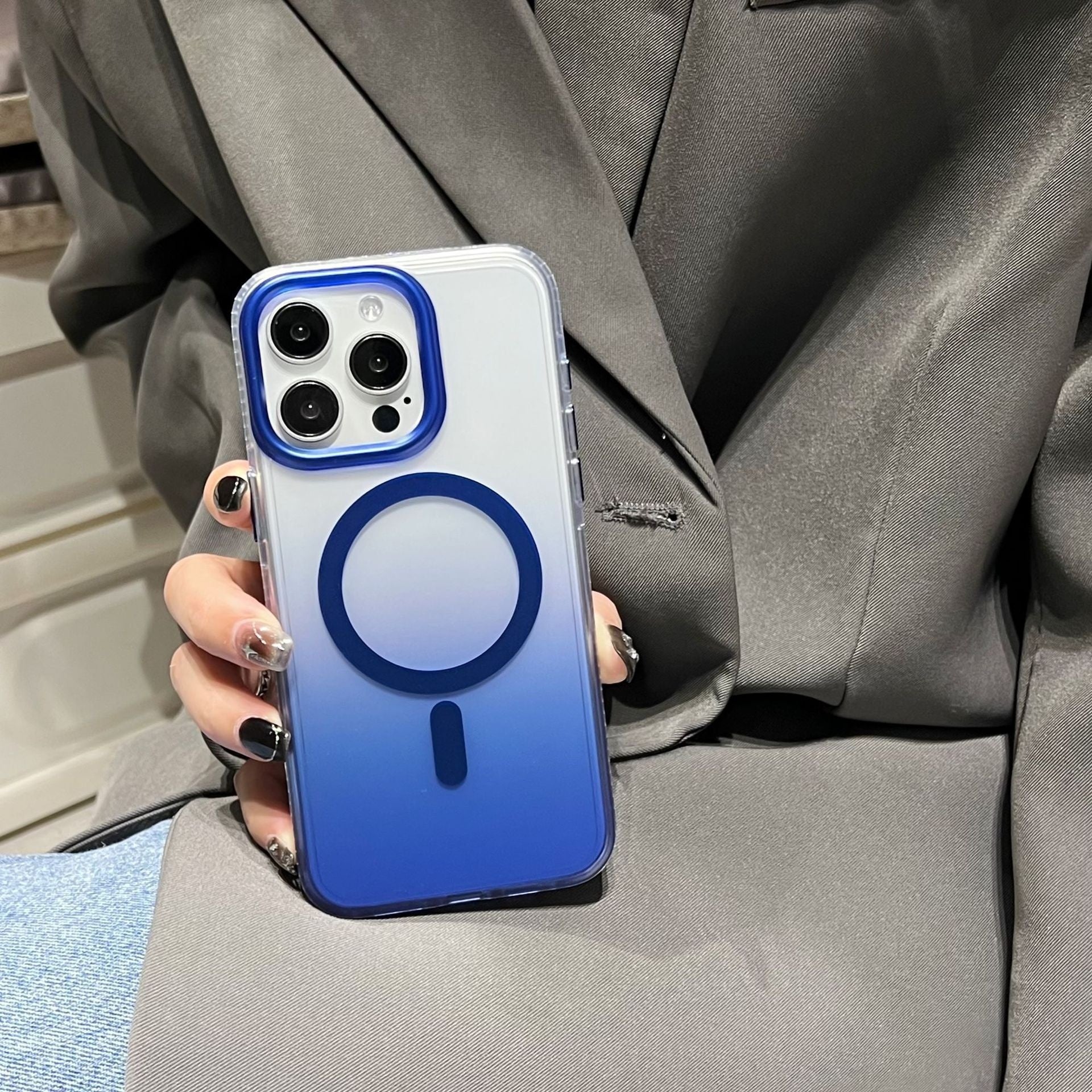 Aurora magnétique gradué laser Applicable 17ProMax Étui de protection pour téléphone portable gelé