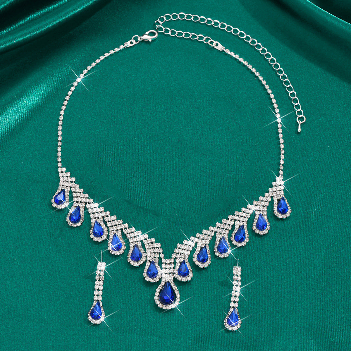 Style Collier de la goutte d'eau de diamant complet
