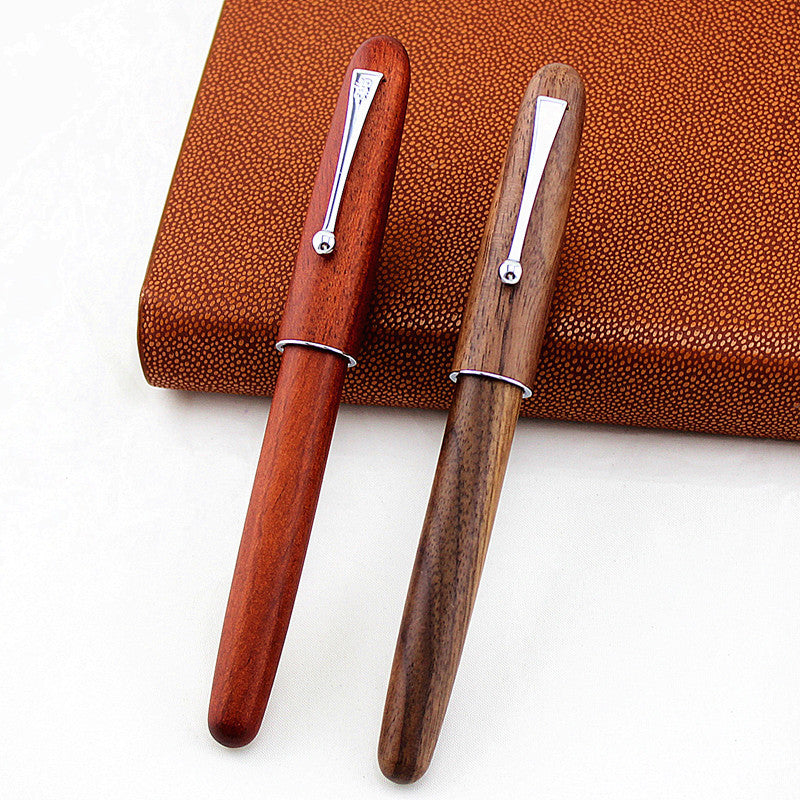 Stylo en bois ancien
