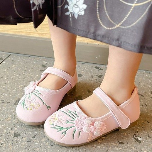 Chaussures de filles de style antique