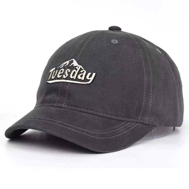 Hommes et femmes's Short-brimmed Mountain Peak Lettered Soft-top Simple Casual Style Baseba