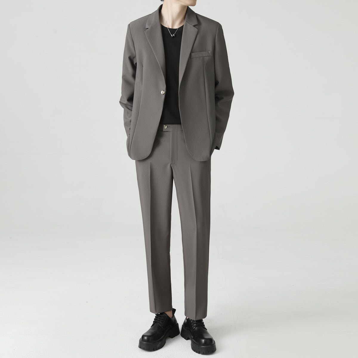Haut-de-gamme coréen de style Edgy and Handsome deux-pièces