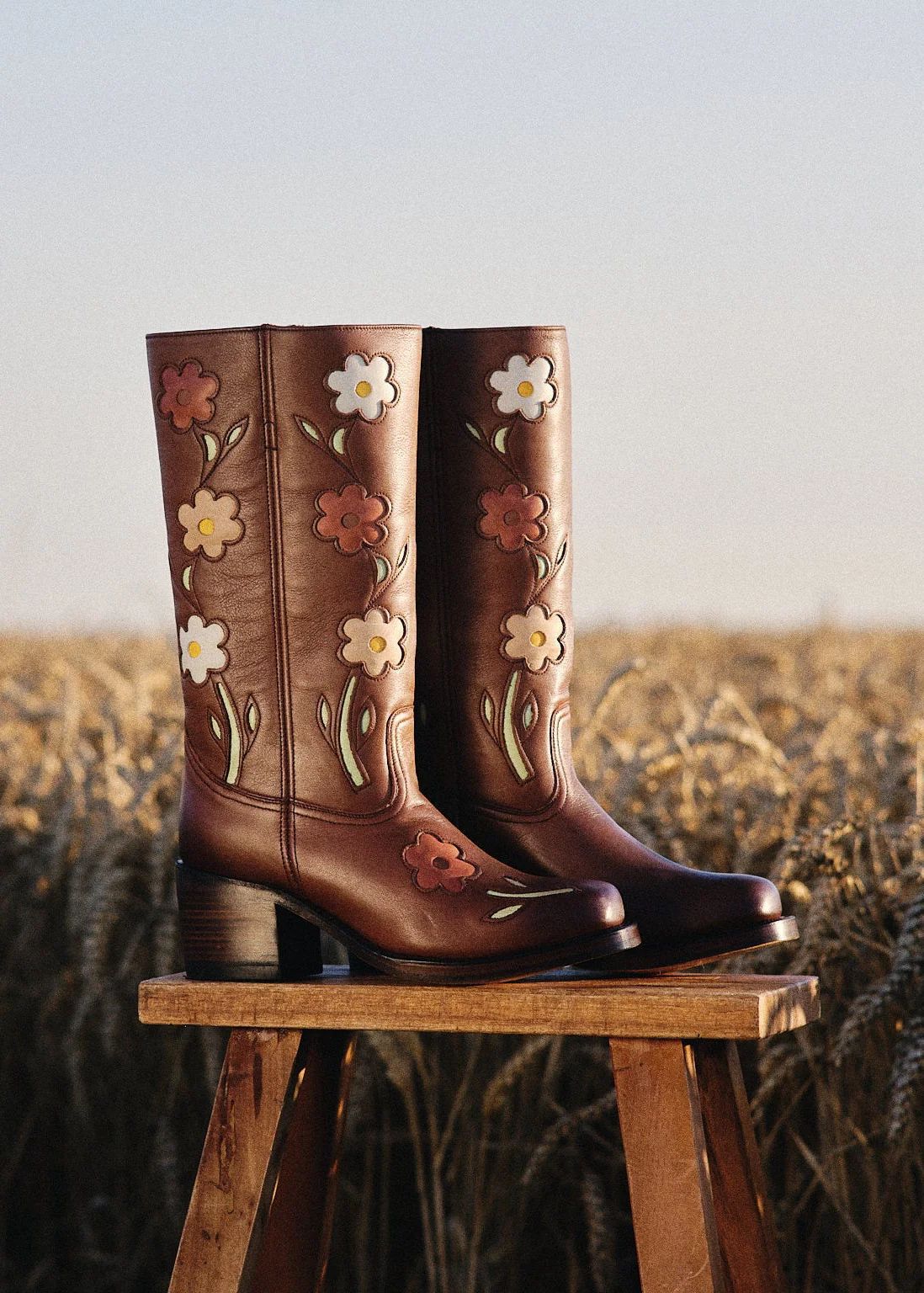 Bottes de denim élégantes à talons hauts