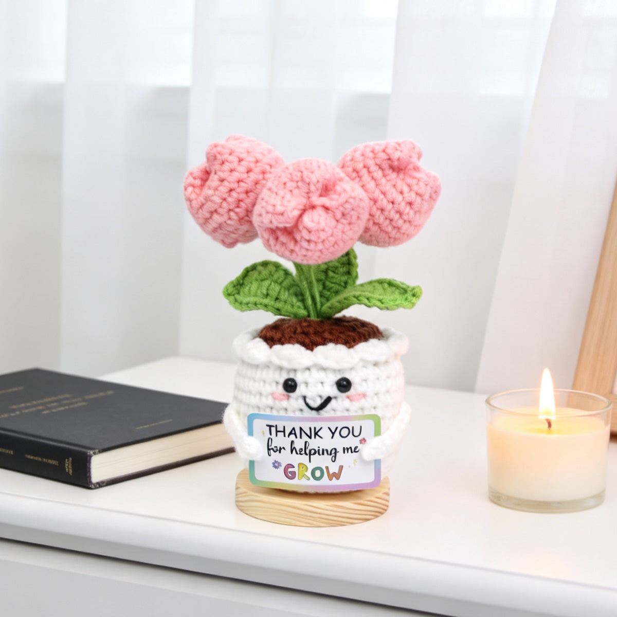 Crochet fait main Tulip Pot ornement avec blanc au crochet conteneur doux fil éternelle C