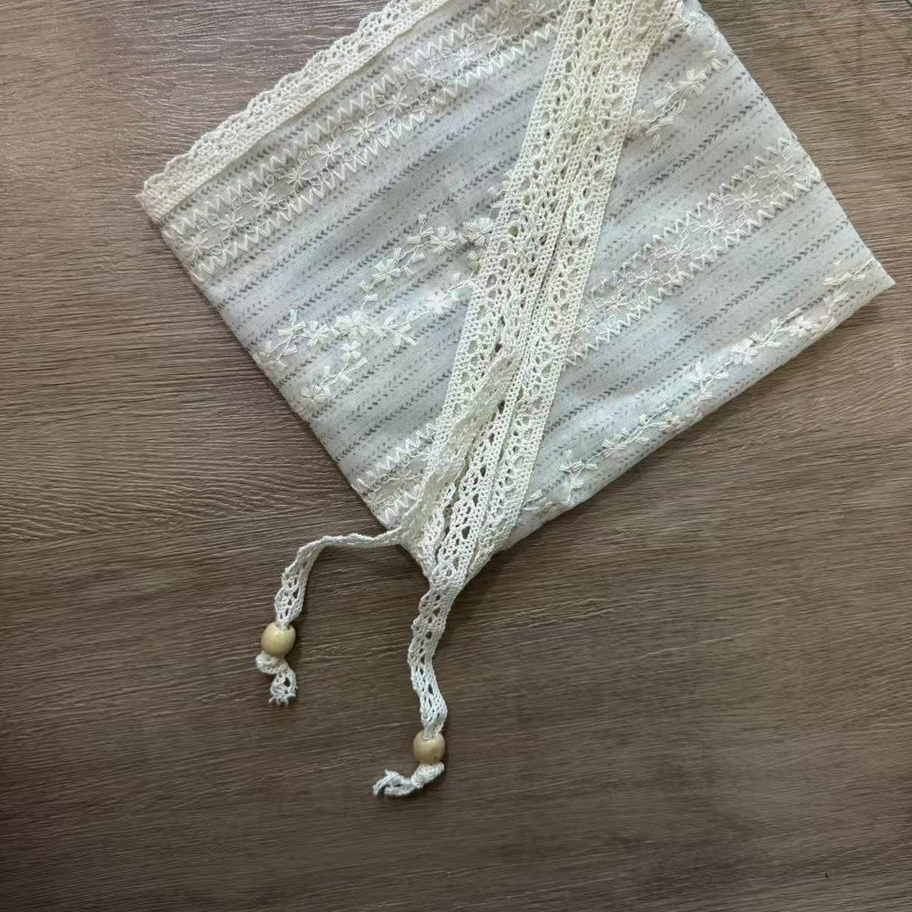 Écharpe de soie florale brodée en dentelle