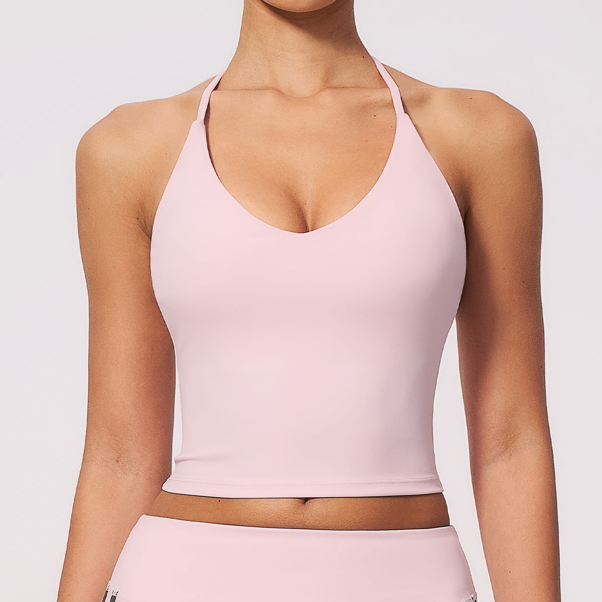 Haut de réservoir de sport pour femmes avec un design Halterneck