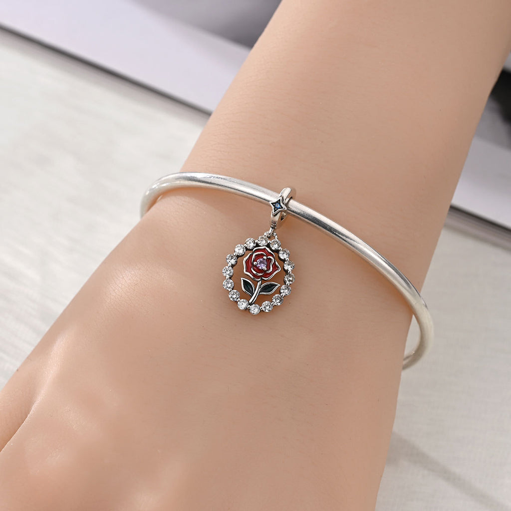 Bracelet bricolage avec perles roses en forme de cœur et accessoires pendentif