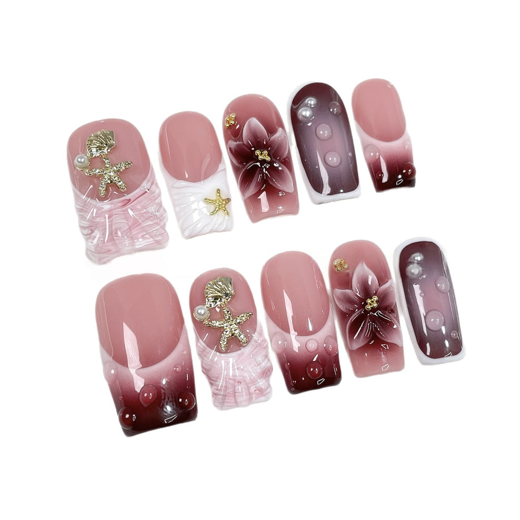 Les femmes de style français Les ongles à la main