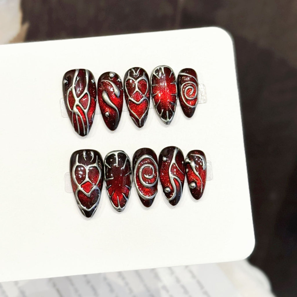 Red-brun Muted-vein 3D Nail Art cool et Edgy coeur modèle Tendance pièce fait main Et nous