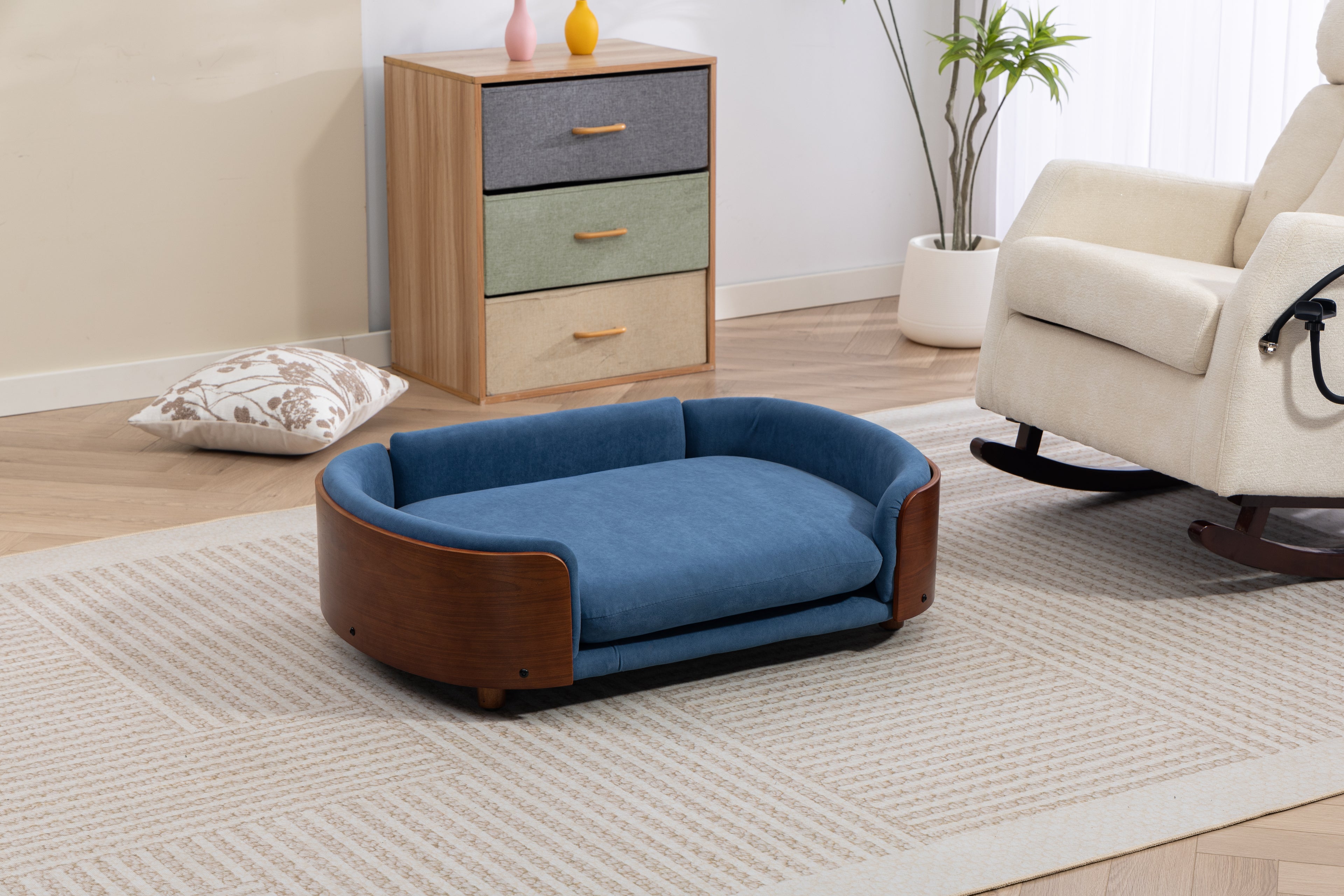 Style scandinave Lit de chien élevé Sofa Pet avec pieds en bois massif et noyer Bent Wood Bac