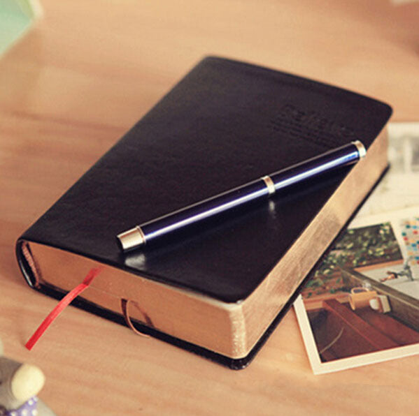 Grand cahier épais en cuir Phnom Penh