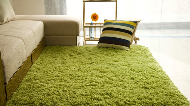 Salle de séjour table basse chambre lit côté lit non-dérapant peluche tapis