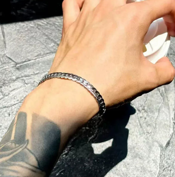 Embossé Cuban Mens Bracelet Light-luxy Niche Exquisement fabriqué et polyvalent
