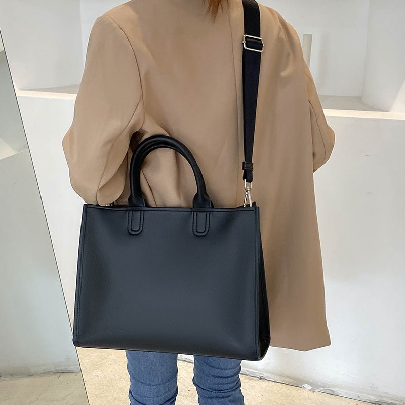 Sac à main et sac à bandoulière pour navette de grande capacité
