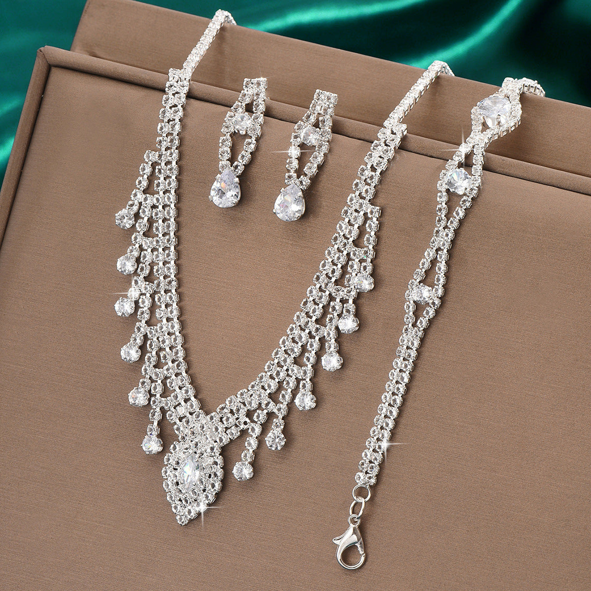 Zircon goutte d'eau Collier collier Boucles d'oreilles Bracelet Set mode brillant bijoux en cristal